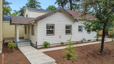Building Photo - Newly Remodeled 2 Bed, 1 Bath Rental Home in SE Portland!