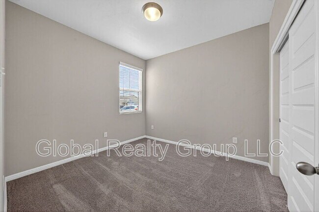 Building Photo - 13015 Red Elks Lks