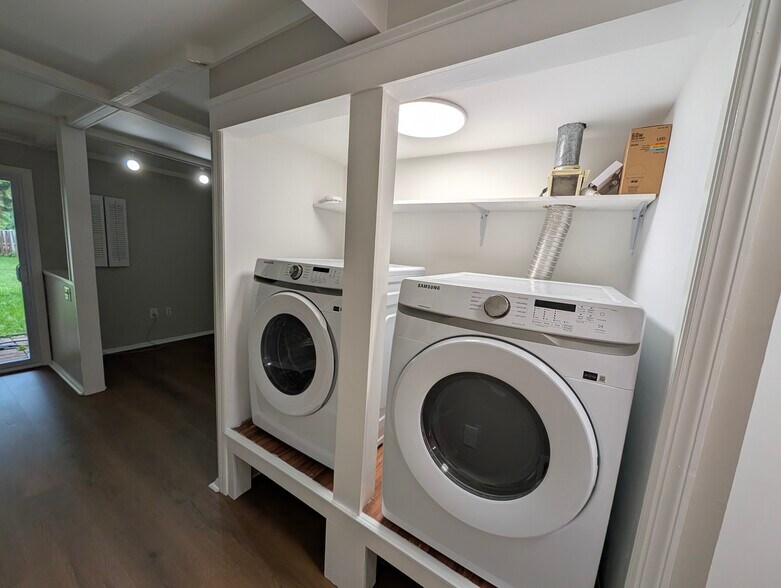 Ground Level Laundry - built-in - 14141 Betsy Ross Ln
