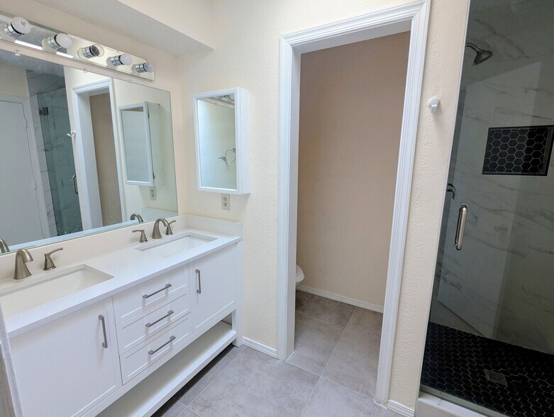 Building Photo - 2207 Placid Dr