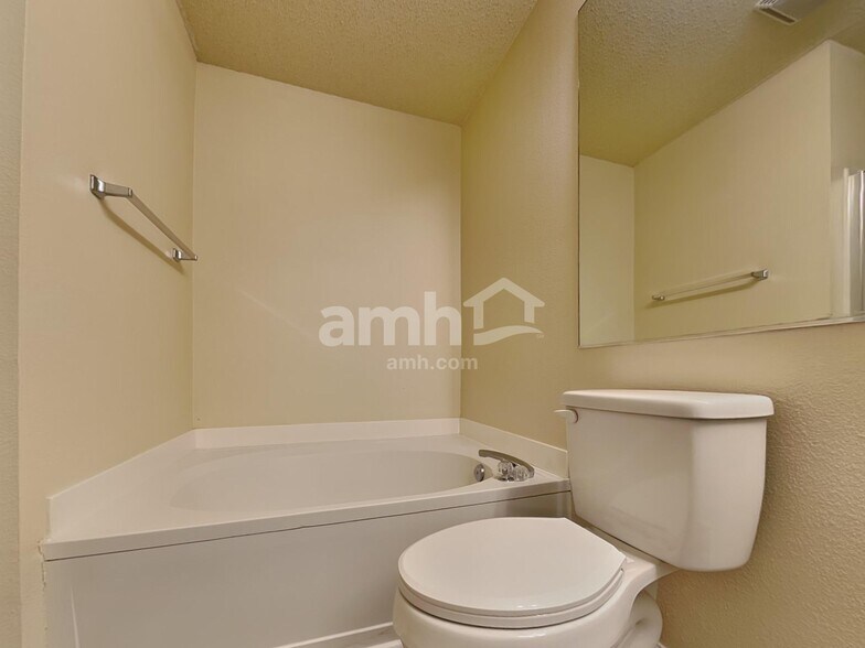 Building Photo - 854 Treyburn Green Dr