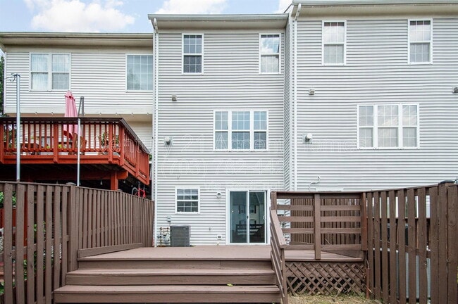 Building Photo - 45425 Clarkes Crossing Square
