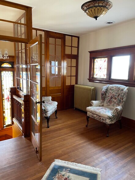 Greetings room - 1306 Lincolnway