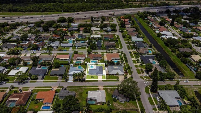 Building Photo - 669 NW 15th Ave