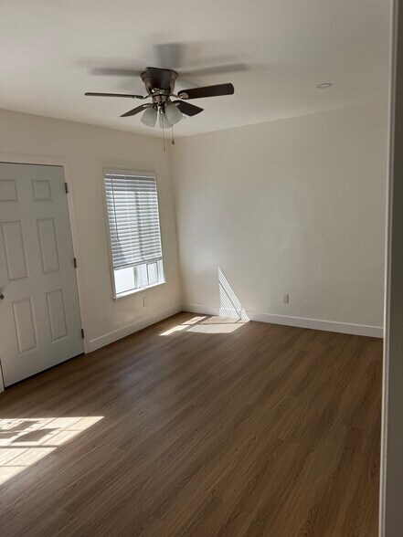 Living Room - 905 Sartori Ave