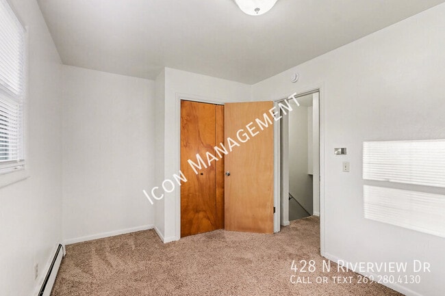 Building Photo - 428 N Riverview Dr