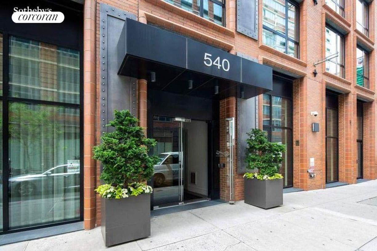 Building Photo - 540 W 28th St