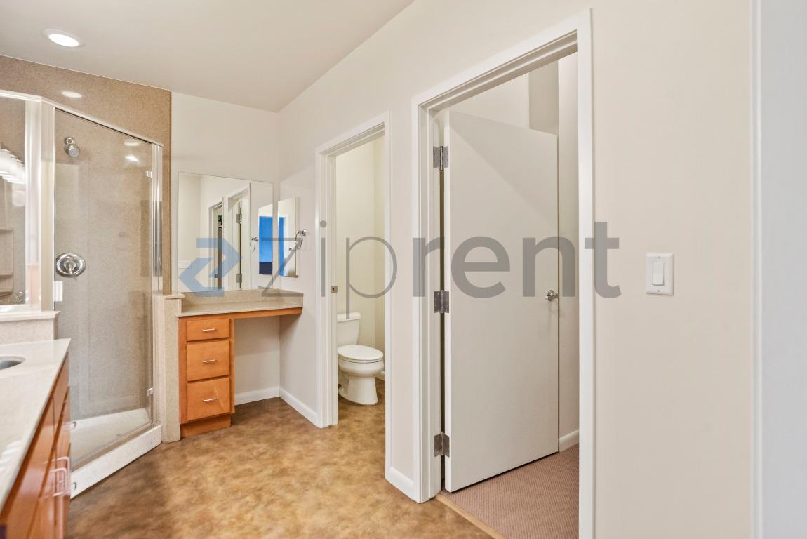 Building Photo - Unit 639