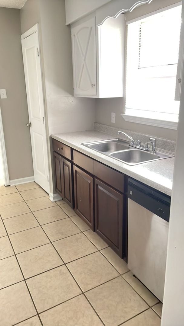 Building Photo - 2BR 1 Bath in Central.