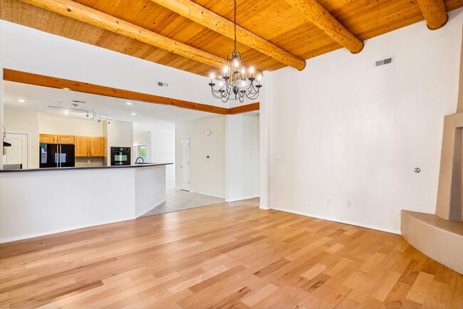 Building Photo - Single Story Beauty | Large Yard | 3 Bedro...