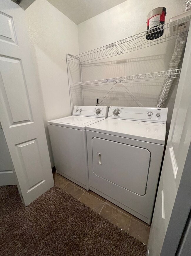 Building Photo - 3002 W Elizabeth St