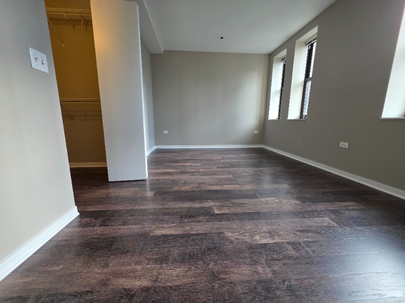 Building Photo - 13 W Randolph St