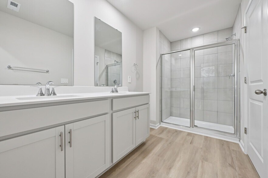 Building Photo - 3512 Rosebush Dr