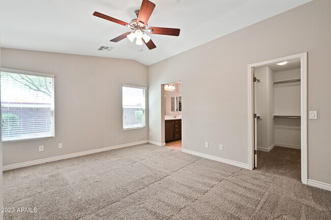 Building Photo - 2209 E Hazeltine Way