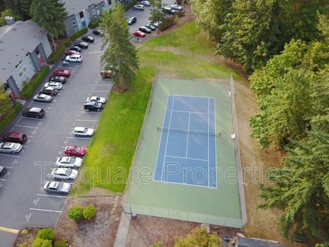 Building Photo - 4629 W Lake Sammamish Pkwy SE