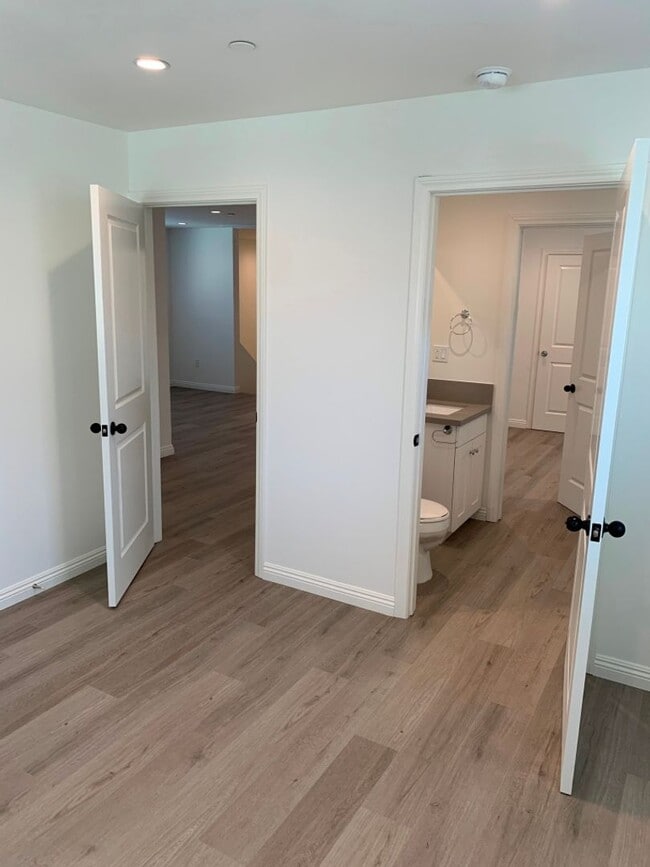 Building Photo - Upgraded 4+3.5 in Sylmar w/backyard + garage!