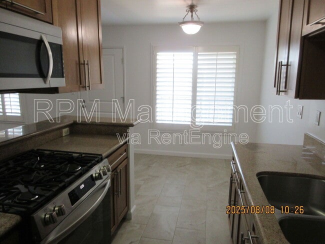 Building Photo - 20327 Saticoy St