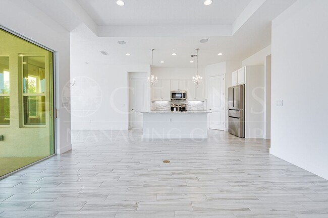 Building Photo - Luxurious 3-Bedroom Home Backing to a Natu...