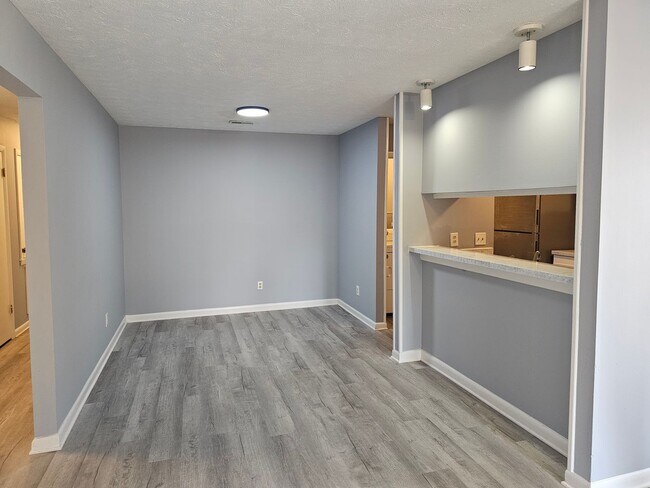Building Photo - 672 Bartons Landing Pl