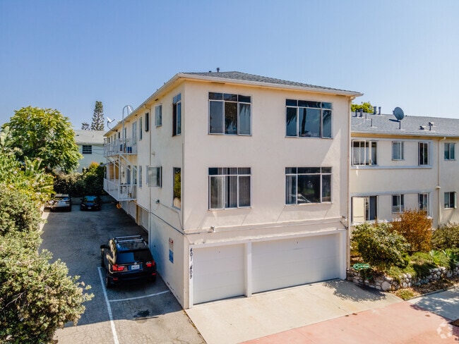 Garage - 401-409 San Vicente Blvd