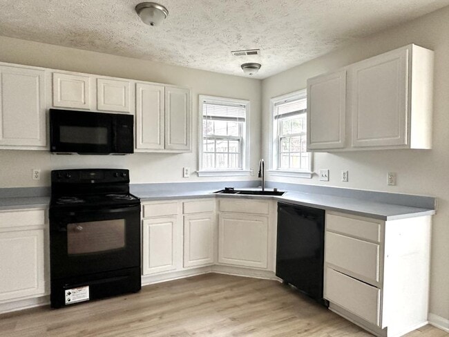 Building Photo - 2517 Forest Lodge Dr