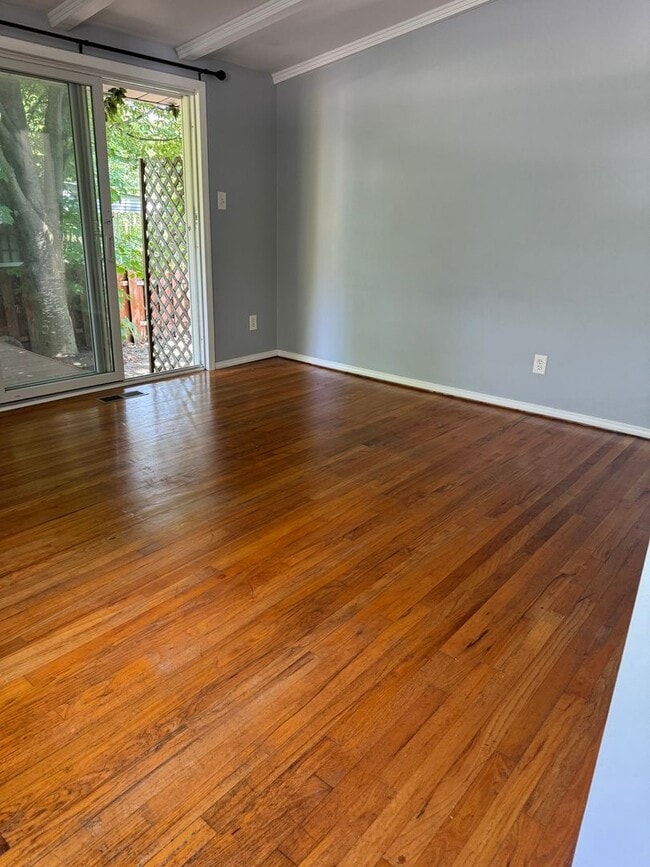 Building Photo - COMING SOON! 3 BEDROOM NORTHVILLE HOUSE FO...