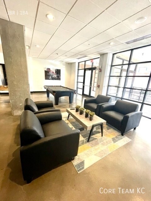 Building Photo - 204 Walnut St