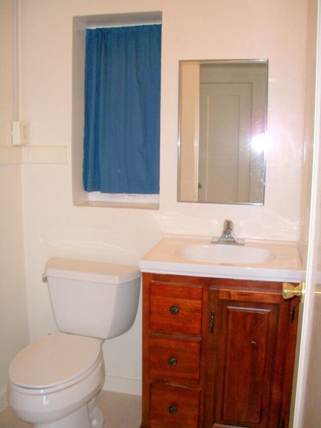 Building Photo - This unit is a Studio, with a giant kitchen room/dining space. With large closet