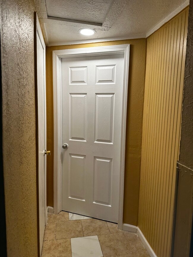 Building Photo - 1325 Hidalgo St