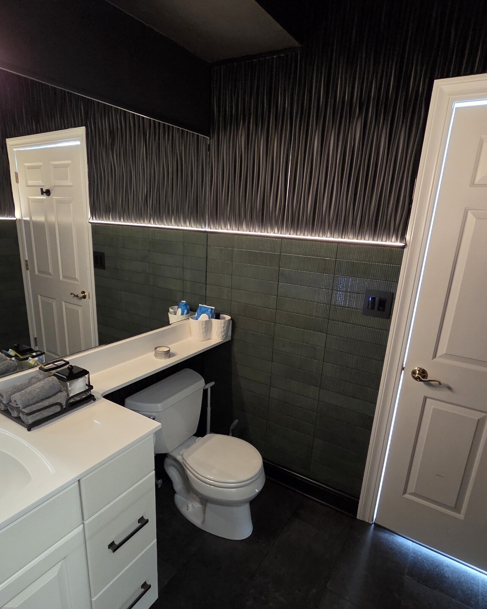 Building Photo - 1515 N Van Buren St