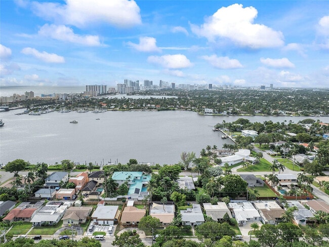 Building Photo - 828 Johnson St