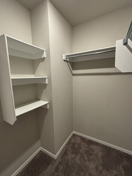 Building Photo - 1075 S Nighthawk Ln
