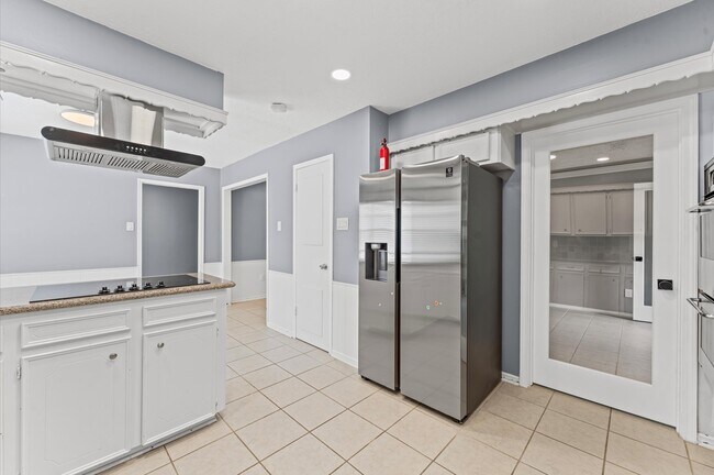 Building Photo - 9611 Hearthwood Dr