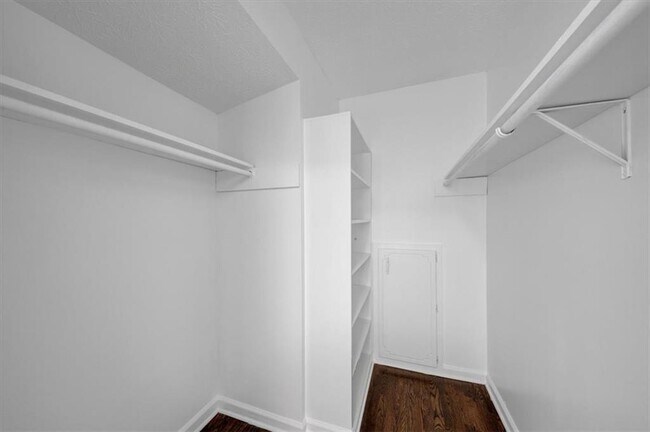 Building Photo - 172 Oak Forest Dr