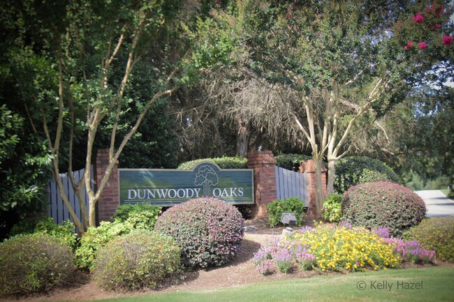 Building Photo - Beautiful 2 Bedroom in Simpsonville