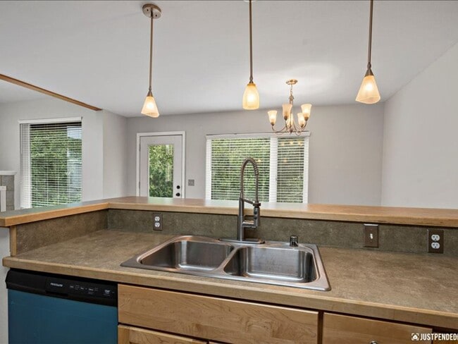 Building Photo - Timber Ridge Townhome
