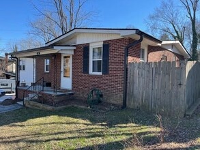 Building Photo - 600 Hebron Rd