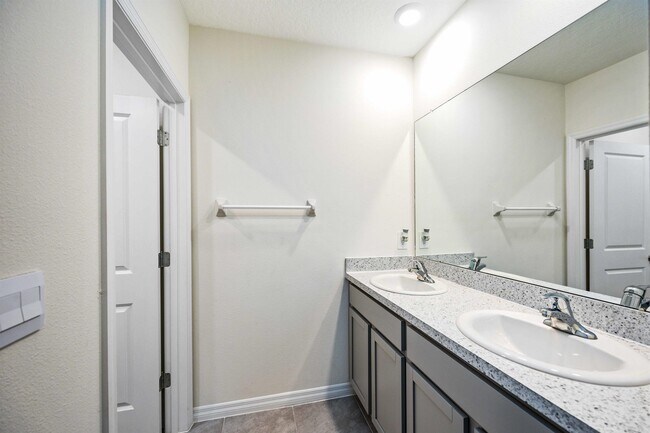 Building Photo - 17308 Reserva Dr