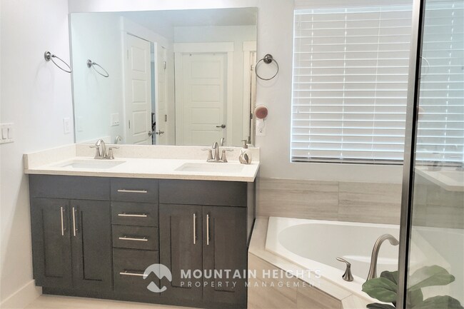 Building Photo - 3861 Spring Brook Ln