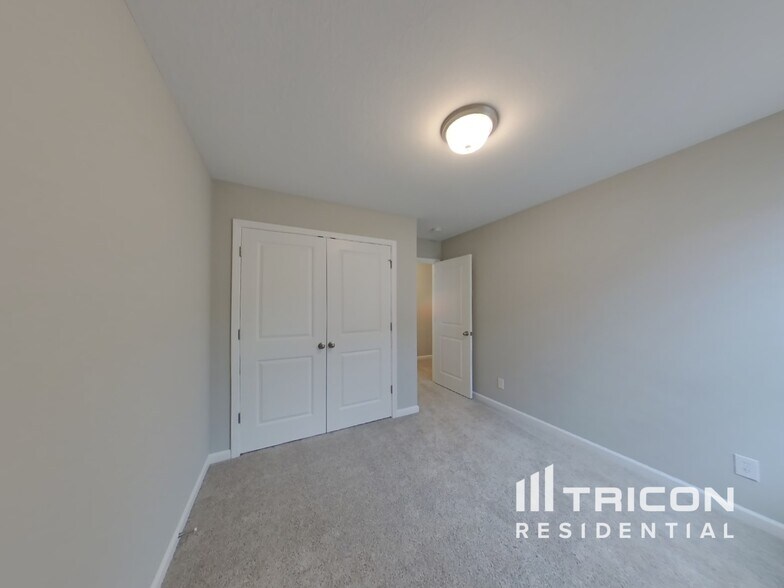 Building Photo - 301 Thomas Point Dr