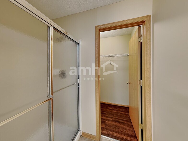 Building Photo - 1560 Mallard Cir E