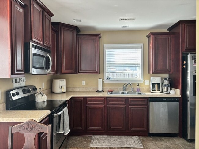 Building Photo - 108 Preswick Dr