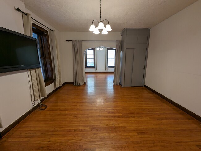 Building Photo - 2630 Oregon Ave