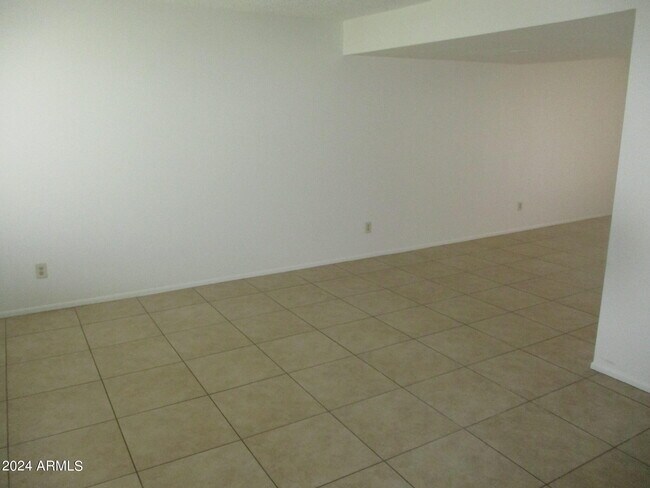 Building Photo - 6557 S La Rosa Dr