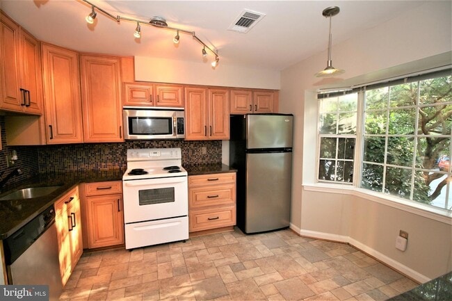 Building Photo - 114 Barnsfield Ct