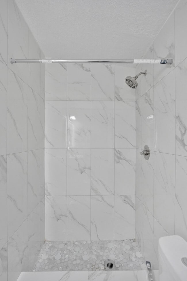 Building Photo - 234 NE 14th Ave