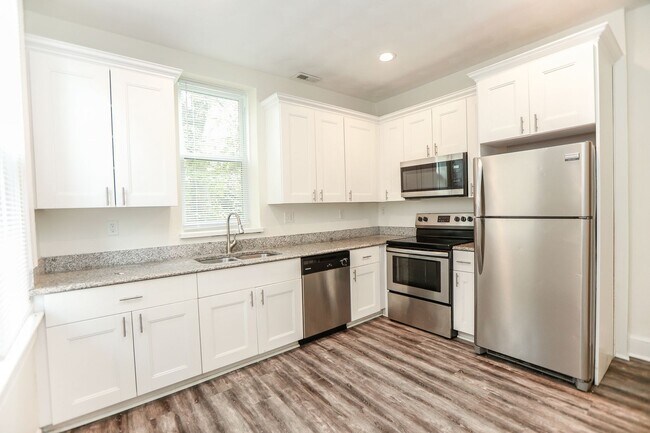 Building Photo - Rare Find! Renovated 3BR/2BA Home in Norfo...