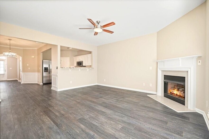 Building Photo - 2045 Lakeshore Overlook Dr