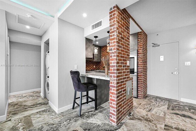 Building Photo - 1000 West Ave