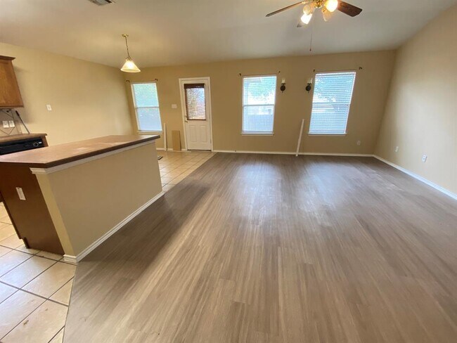 Building Photo - 258 Western Dr